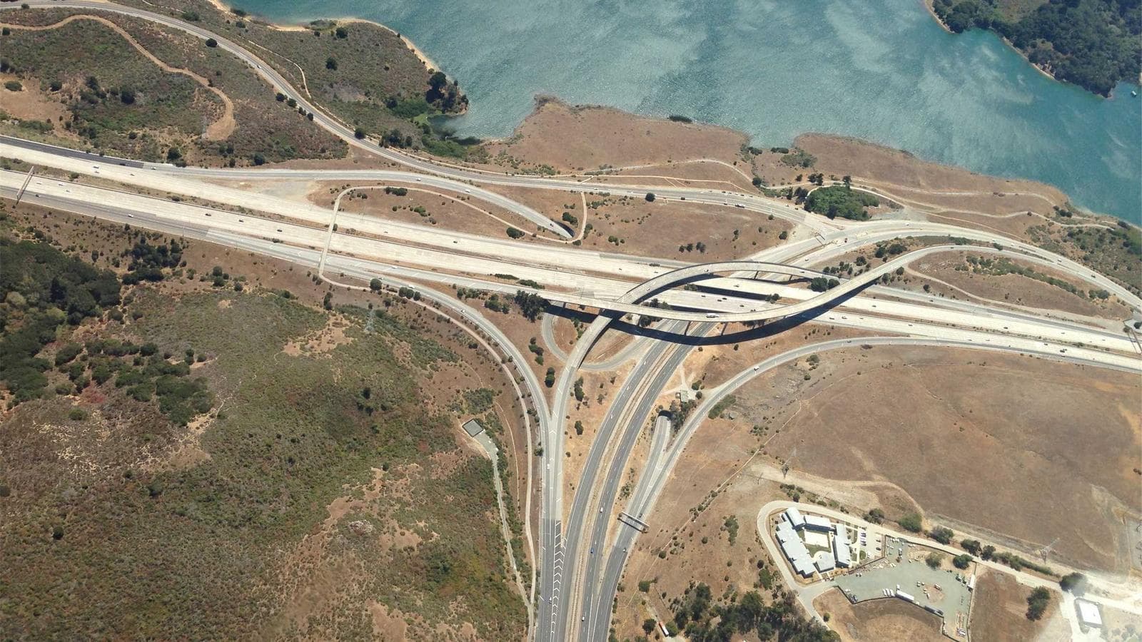 중동 위기 속 비트코인의 상대적 강세, 단기 매수 기회는 어디에 있을까?