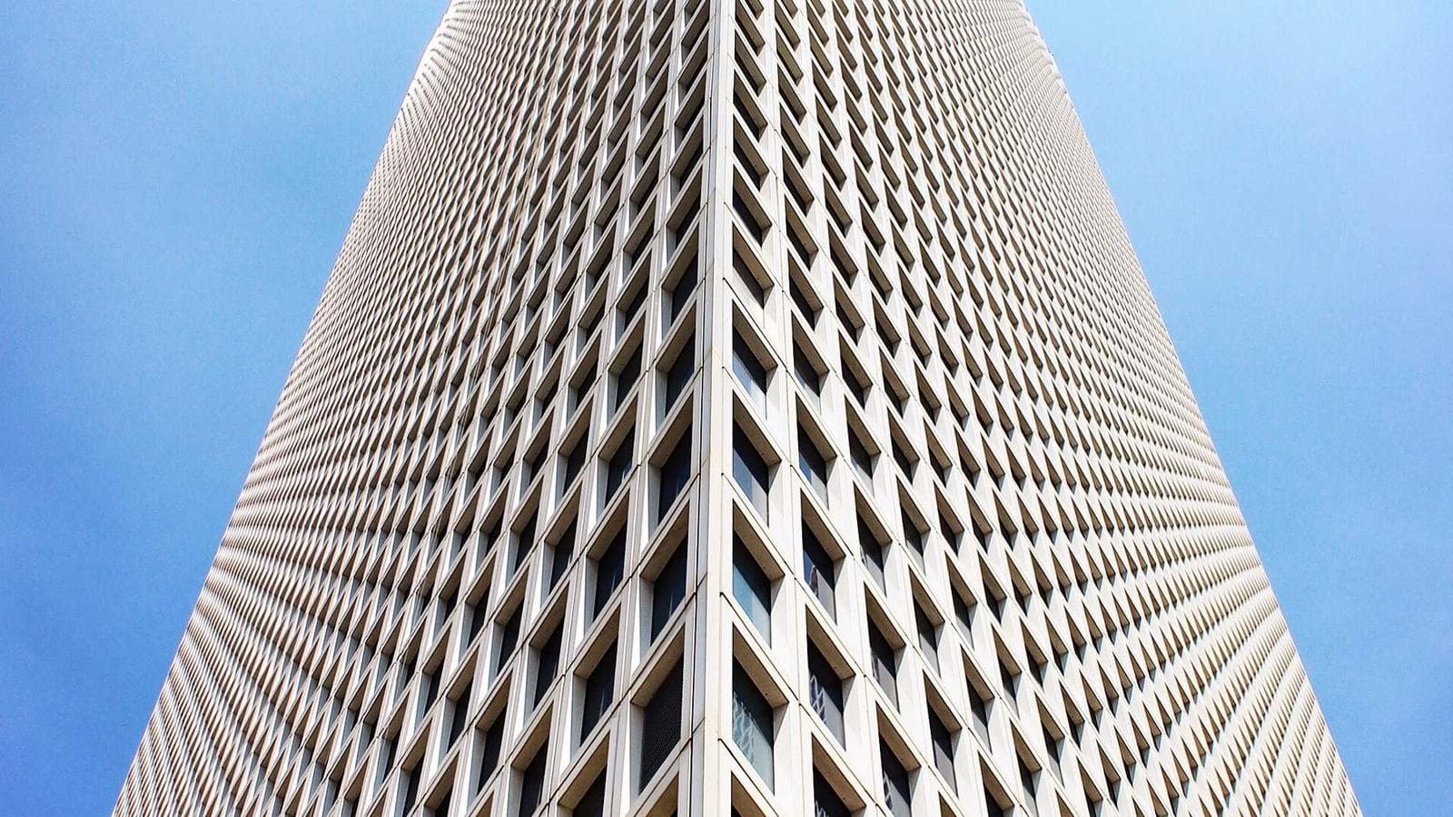 QQQ vs SCHD — 成長エンジンと配当シールドを1つのポートフォリオに