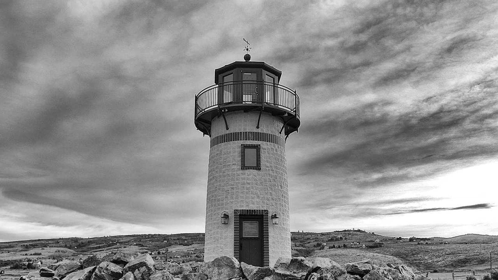 Buying and Selling Stocks on Robinhood: Everything About Commission-Free Investing